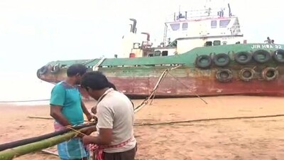 Malaysian-ship-stranded-in-Odisha-coast