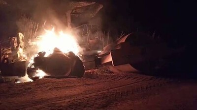 Maoists torch vehicles