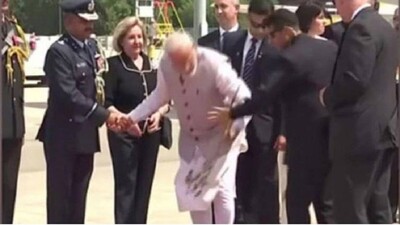 Modi-bends-to-pick-up-flowe