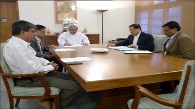 NAVEEN MEETS PANAGARIYA
