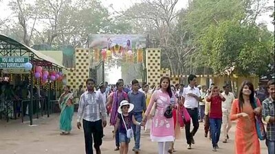 zoo to screen visitors