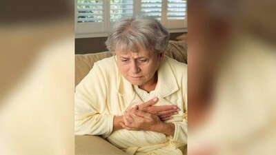 Old-Woman-Heart-Attack