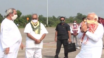 PM-Modi-reviews-cyclone-amp