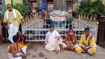 Puri Servitors-1