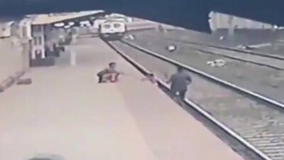 Railway-personnel-saves-chi