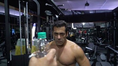 Salman-Khan-Bottle-Cap2