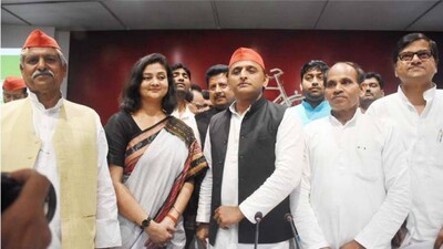Unknown-Shalini-Yadav-to-ch
