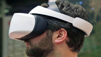 VR-2-Virtual-Reality-Headset-At-CES-2018-1