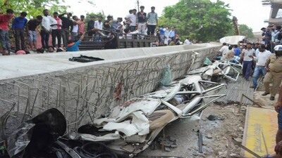 Varanasi-flyover-collapse