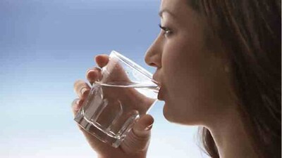 Woman-drinking-water