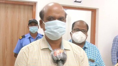 If Tested COVID-19 Positive, Don’t Take Vaccine Shot: Capital Hospital Director