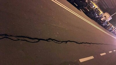 crack-in-Mumbai-railway-bridge