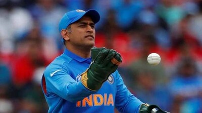 dhoni1
