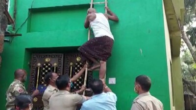 elderly-man-rescued