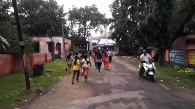 girl-students-leave-hostel-