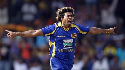 Sri Lanka's Malinga celebrates taking the wicket of Pakistan's Hafeez during their third one-day international cricket match in Colombo