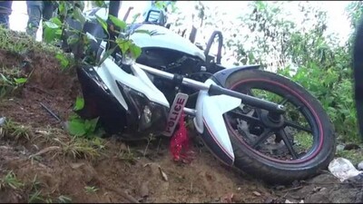 man-flees-with-police-bike