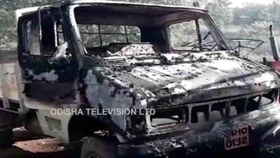maoist-burn-vehicle