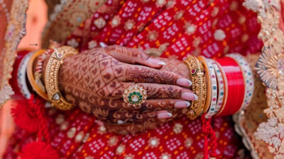 Newlywed bride flees with cash, jewellery 