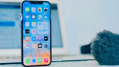 Apple planning to introduce zero-bezel display for iPhones: Report