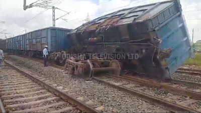 Two wagons of goods train derail in Paradip