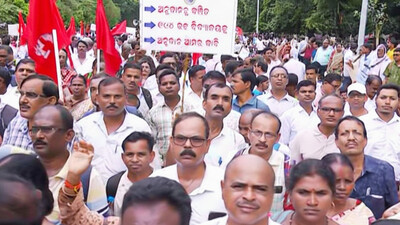 Odisha teachers stage massive protest on Teachers’ Day
