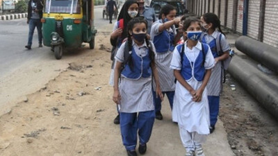 SC Slams Delhi Govt For Opening Schools Amid Severe Air Pollution