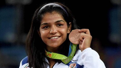 Sakshi Malik poses with her bronze medal