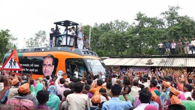 stones-pelted-on-Shivraj-Singh-Chouhan