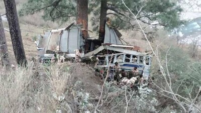truck-falls-into-gorge