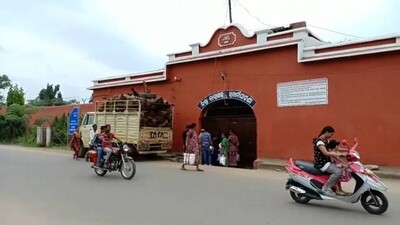 Prisoner escapes