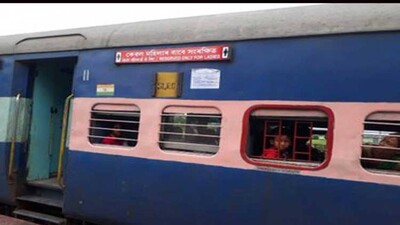 women-train