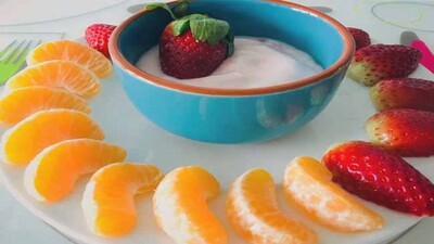 yoghurt,fruits