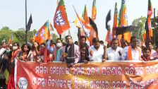 BJP Intensifies Justice Battle For Mamita, Burns Effigy Of CM Naveen