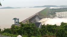 Water level surging at Hirakud Dam, 20 gates opened for rainwater discharge