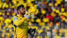 'We don't cheat like CSK and get banned': Little RCB fan roasts MS Dhoni's IPL team