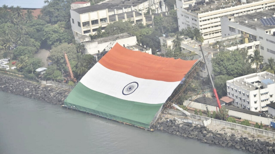 Indian Navy Exhibits World's Largest National Flag In Mumbai Indian Navy Exhibits World's Largest National Flag In Mumbai