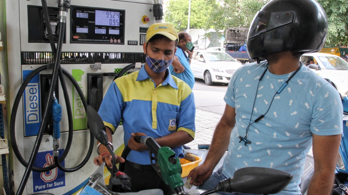 PUC Certificate To Be Made Mandatory For Filling Fuel In Delhi