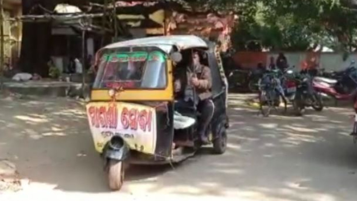 Odisha Autorickshaw Driver Remembers Pulwama Bravehearts, Offers Free Ride To Passengers - Vimarsana News